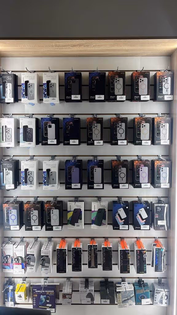 Наши партнеры — это ведущие магазины оригинальной техники